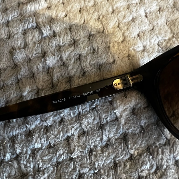 Ray Ban sunglasses 4216 lightly used + case - Picture 4 of 6
